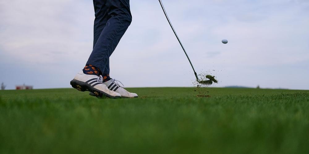 How to Style Golf Shoes: Black, White or Brown?