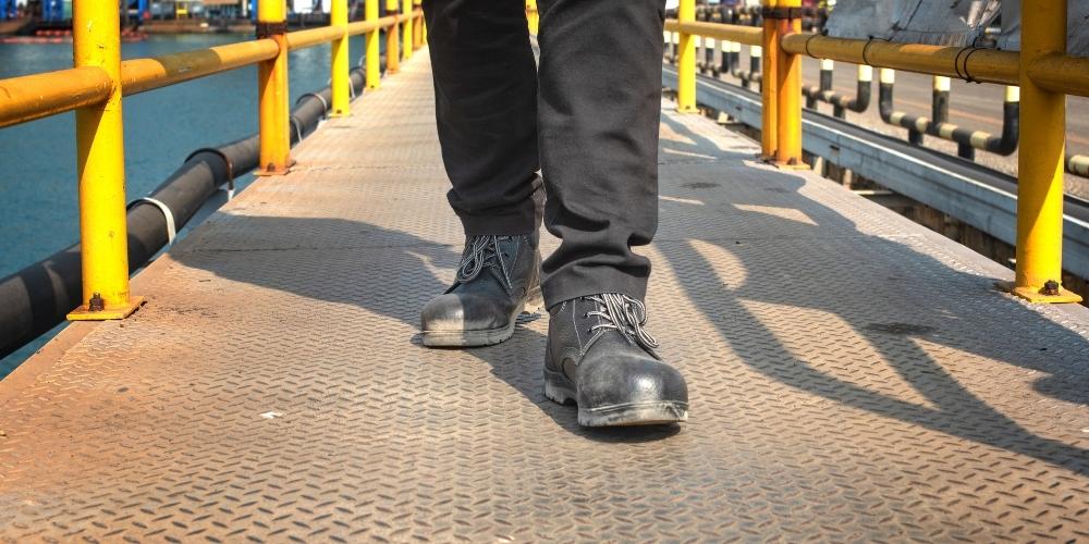 How to Choose the Best Safety Shoes: A Complete Guide