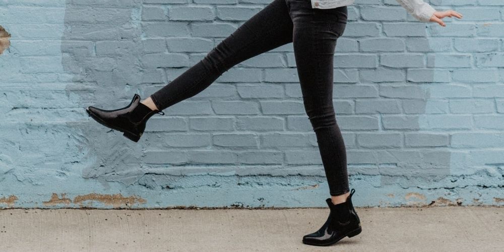Fashion Advice for Moms - Leggings with Brown Boots - Stylish Life for Moms